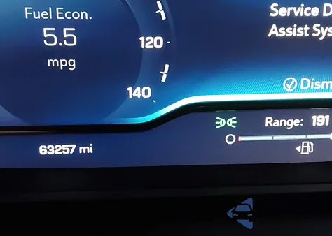 2022 Chevrolet Suburban Premier z USA, uszkodzony, nr VIN 1GNSKFKL9NR139731